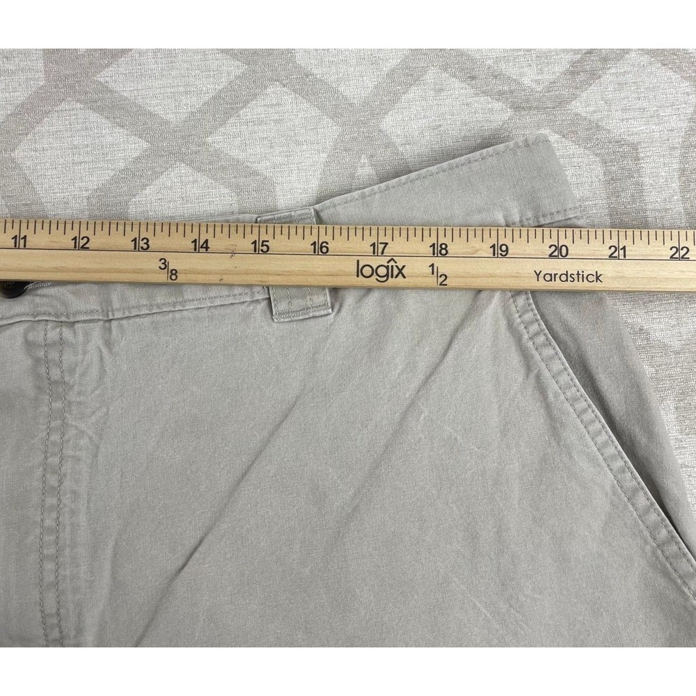 LL Bean Mens Khaki Tan Cotton Twill Cargo Shorts Size 42 Relaxed Fit Hiking - Picture 3 of 8